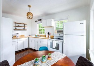Cozy Cottage w Hot Tub, Fire Pit, WiFi & Sunroom!
