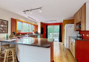 Cozy cottage with fast WiFi & full kitchen - 1 mile to downtown & next to Acadia