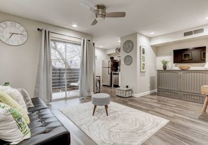 Cozy Downtown Condo/Perfect for a Couple