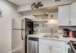 Cozy Downtown Condo/Perfect for a Couple