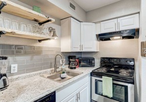 Cozy Downtown Condo/Perfect for a Couple
