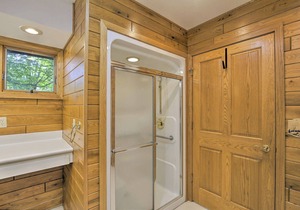 Cozy Expansive Lakefront Getaway w/ Spacious Deck!