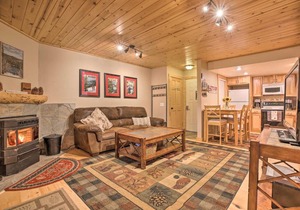 Cozy Family Condo in Mammoth Lakes with Balcony