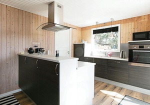 Cozy home in Aakirkeby with WiFi