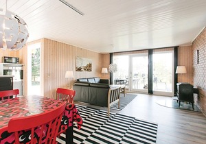 Cozy home in Aakirkeby with WiFi