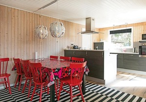 Cozy home in Aakirkeby with WiFi