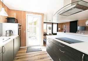 Cozy home in Aakirkeby with WiFi