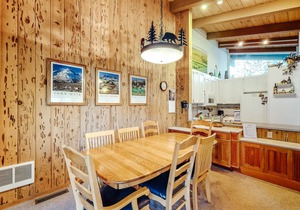 Cozy Mammoth Lakes Retreat
