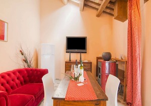 Cozy Retreat with Garden