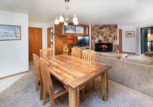 Cozy & Spacious 2 bedroom condo with Business Wifi