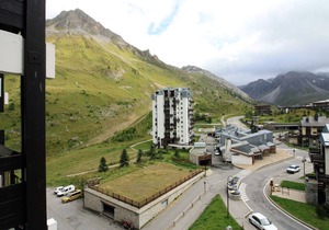 Cozy Studios in Tignes with Mountain Views, Balcony, Near Ski Lifts and Shops