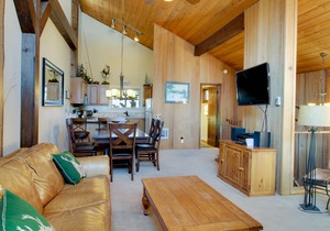 Cozy Townhome Near Skiing with Fireplace & Shared Pool, Hot Tub Access