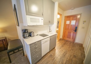 Cozy Updated Studio with a Central Location!