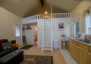 Cozy Waterfront Cabin, Central Kenai - Alaskan Sunset Cabins: 'Kalgin'