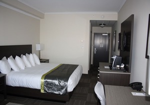 Crossroads Inn & Suites