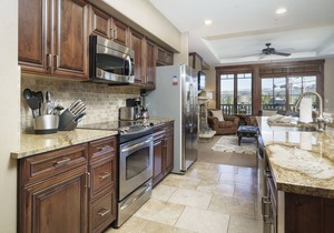 Crystal Peak - Paradise with Spectacular Views, Steps To Peak 7, Hot Tubs, and Gondola on-site