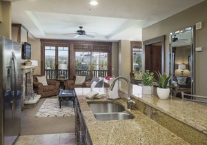Crystal Peak - Paradise with Spectacular Views, Steps To Peak 7, Hot Tubs, and Gondola on-site