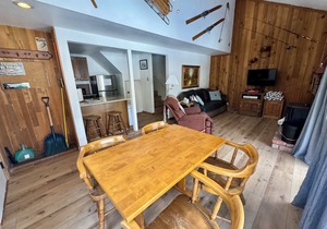 Cute and cozy condo walking distance to the Village Gondola