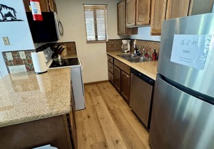 Cute and cozy condo walking distance to the Village Gondola