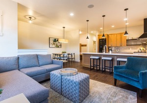 CUTE! Heart of resort w/amenities ~ private patio ~ pocket park ~ wifi ~ 🐶
