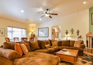 CW415 - Great downtown location with a private hot tub and shared indoor pool