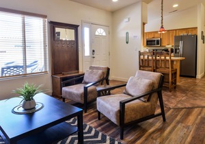 CW419 *Newly Updated Kitchen* 3 Bed/2 Bath Elegant Townhome, Located in the Heart of Downtown