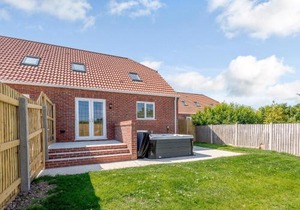 Dawson Park 3 - Uk12662