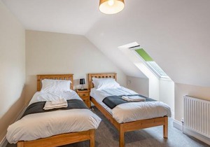 Dawson Park 7 - Uk12666