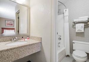 Days Hotel by Wyndham University Ave SE