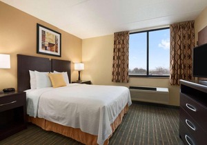 Days Hotel by Wyndham University Ave SE