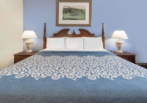 Days Inn by Wyndham Plymouth