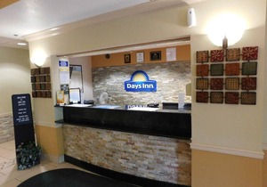 Days Inn & Suites by Wyndham Cedar Rapids
