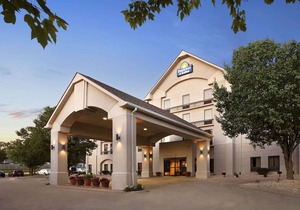 Days Inn & Suites by Wyndham Cedar Rapids