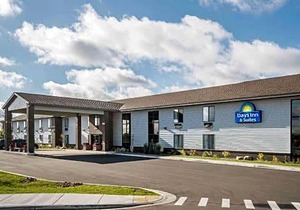 Days Inn & Suites by Wyndham Wausau