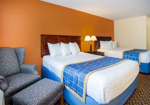 Days Inn & Suites by Wyndham Stevens Point