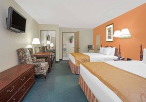 Days Inn & Suites by Wyndham Red Rock-Gallup