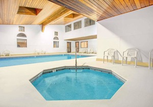 Days Inn & Suites by Wyndham Red Rock-Gallup