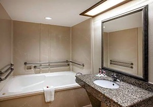 Days Inn & Suites by Wyndham Tyler