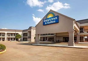 Days Inn & Suites by Wyndham Tyler