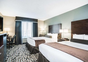 Days Inn & Suites by Wyndham Wausau