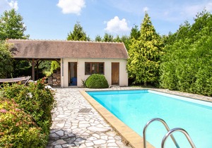 Delightful holiday home with a large private swimming pool, perfect for families