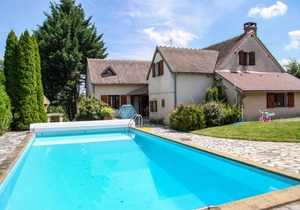 Delightful holiday home with a large private swimming pool, perfect for families