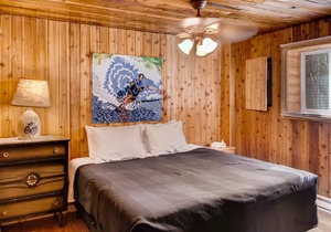 Delightful Lakeside Cabin with Great Access to Swimming & Private Beach