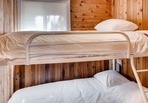 Delightful Lakeside Cabin with Great Access to Swimming & Private Beach