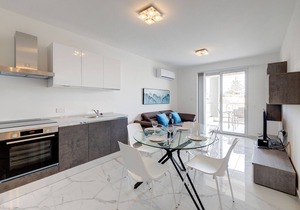 Deluxe 2BR Apartment in central St Julians