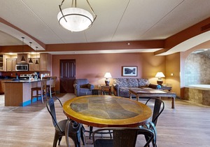 Deluxe condo with in-room Jacuzzi, two fireplaces, & full kitchen