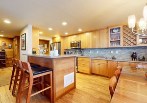 Deluxe, Remodeled Condo in a Quiet Location. Near Biking Trails & Lakes Basin