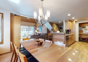 Deluxe, Remodeled Condo in a Quiet Location. Near Biking Trails & Lakes Basin