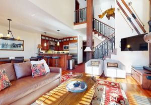 Deluxe Townhome, Unbeatable Views, Hot Tub & Gas Grill. Near Walking Trails