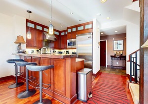 Deluxe Townhome, Unbeatable Views, Hot Tub & Gas Grill. Near Walking Trails